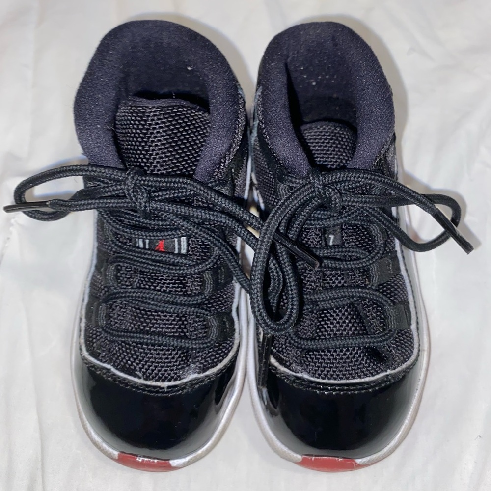 Air Jordan Retro Sneakers Size 7